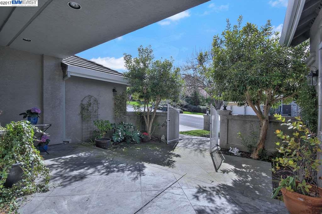 8335 Regency Dr