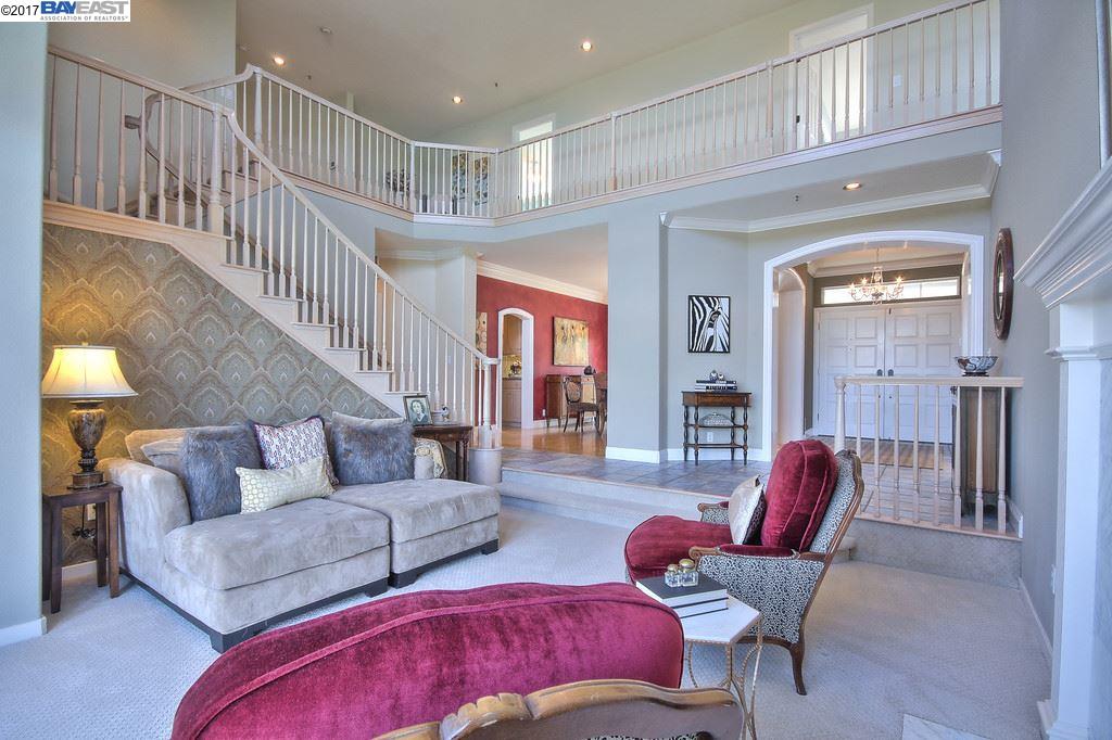 8335 Regency Dr