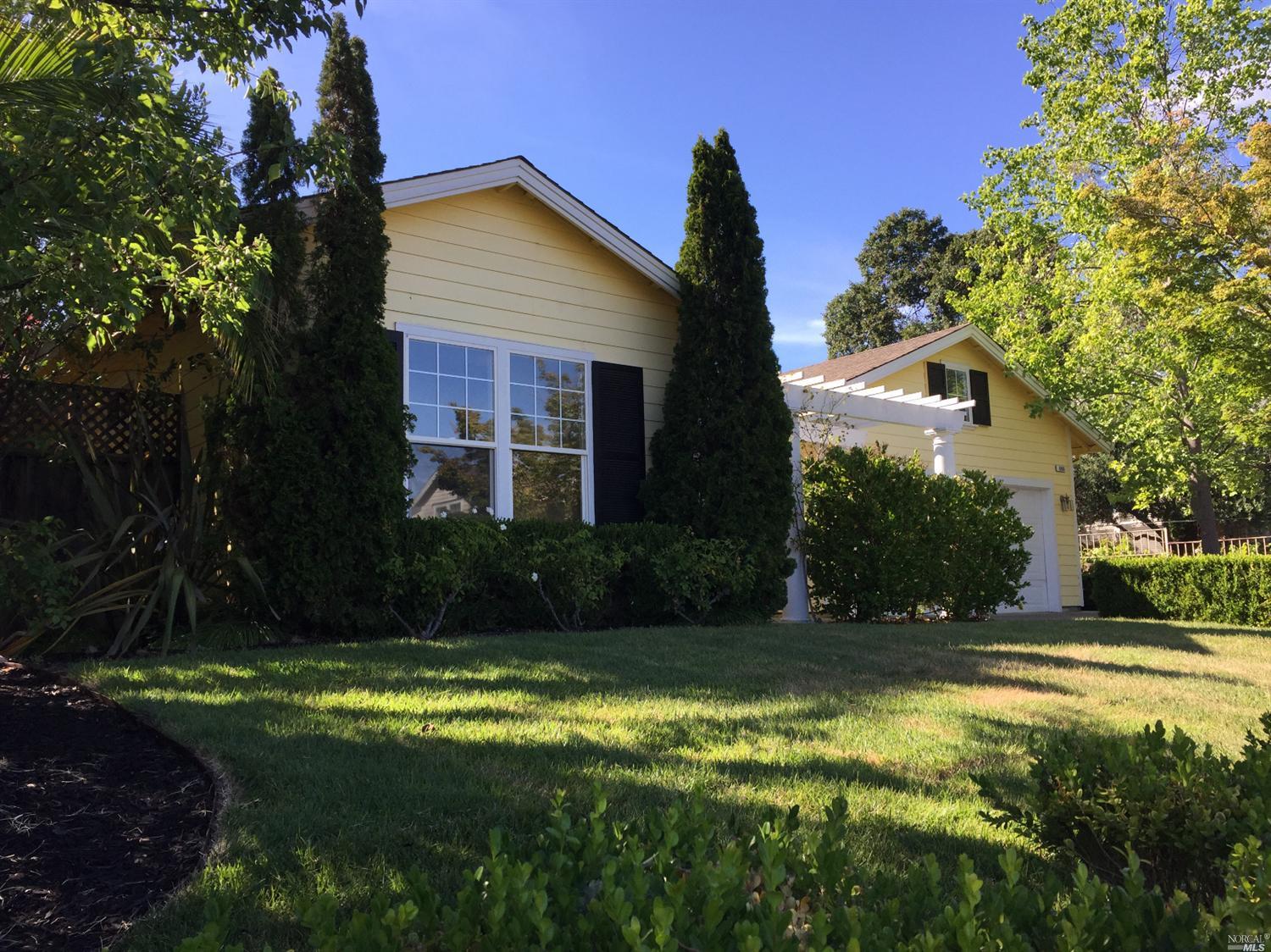 For Sale: 806 Chiles Ave Saint Helena, CA 94574