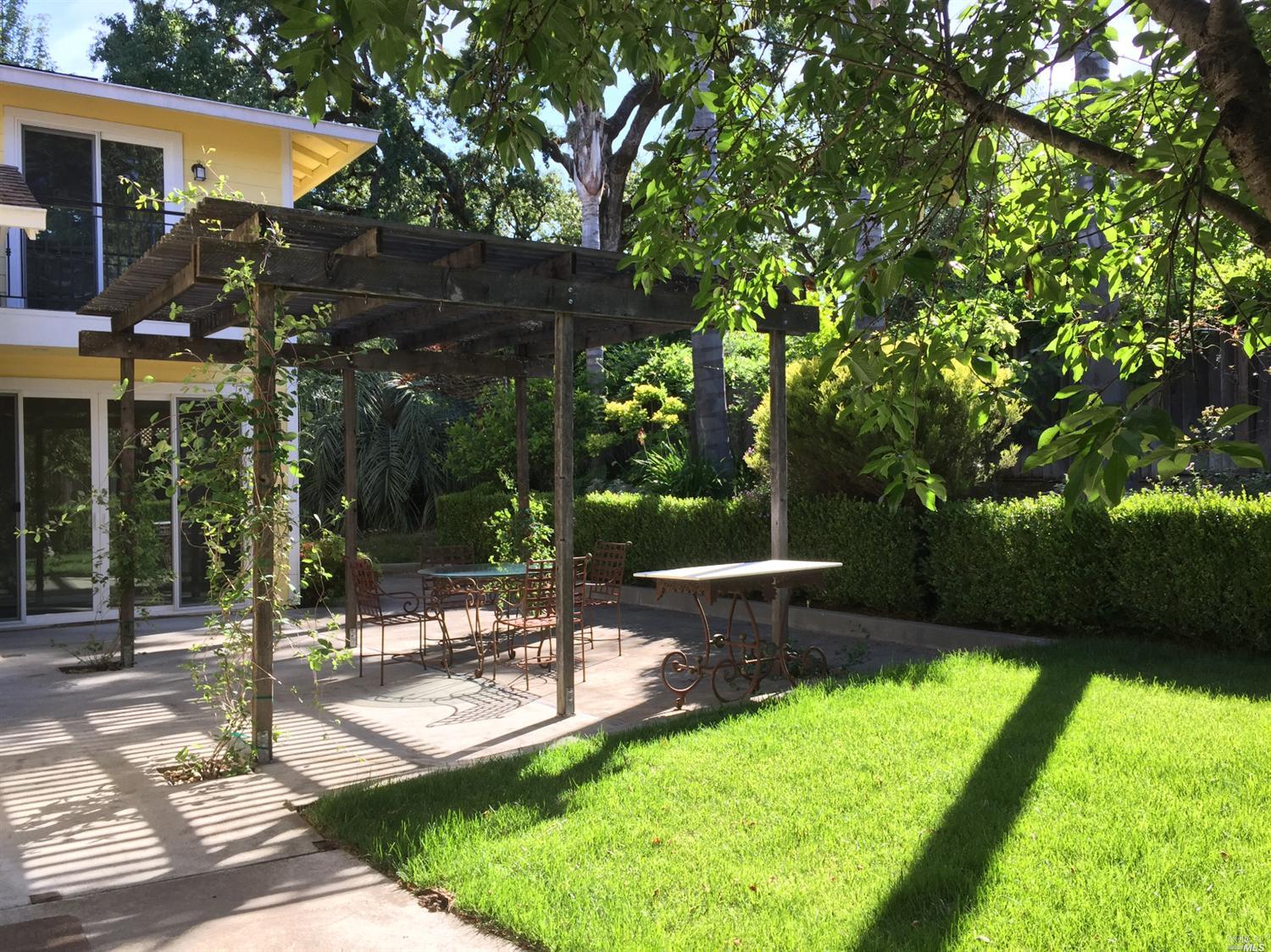 For Sale: 806 Chiles Ave Saint Helena, CA 94574