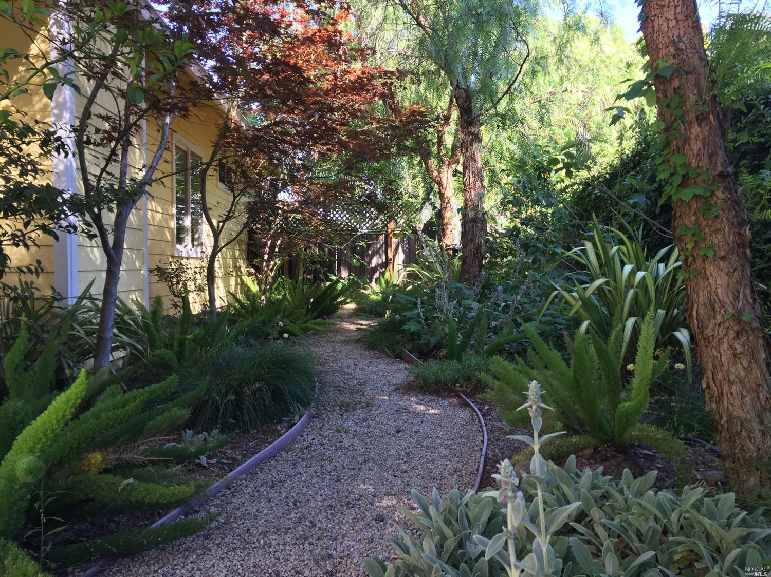 For Sale: 806 Chiles Ave Saint Helena, CA 94574