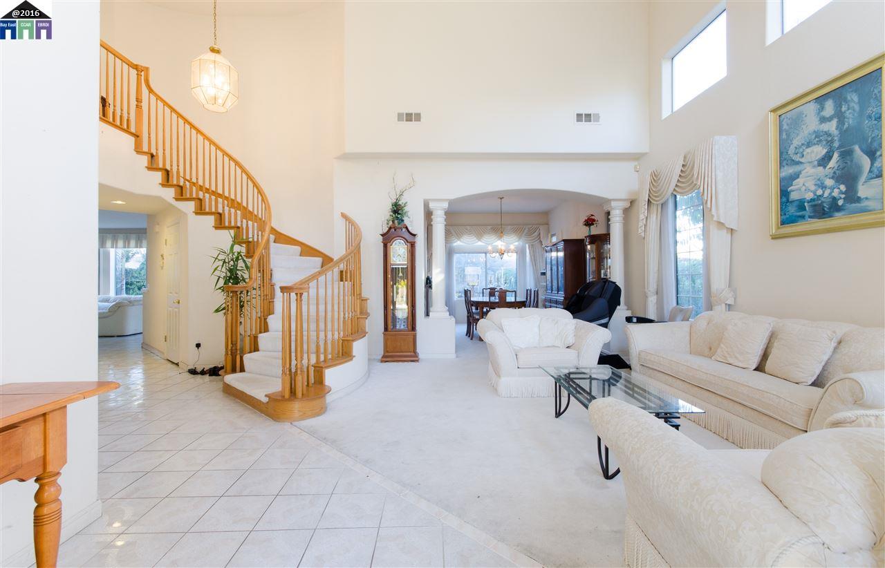 15128 Shining Star Ln