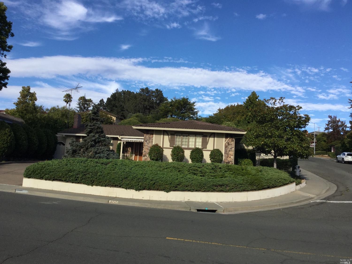 400 N Camino Alto Way