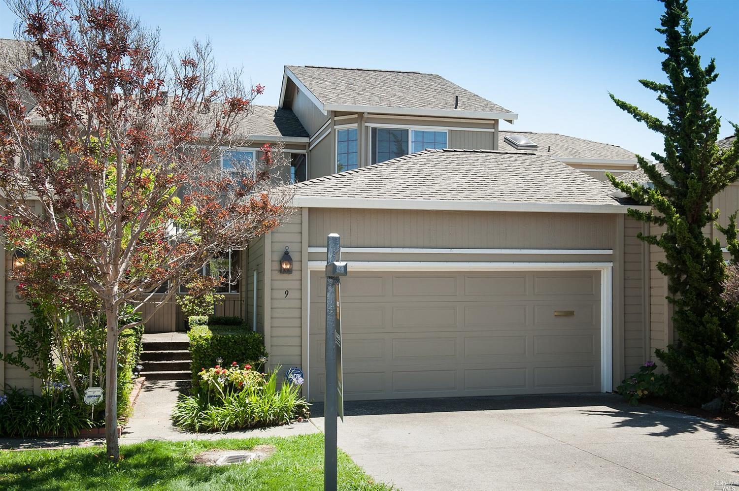 32 Heritage Dr