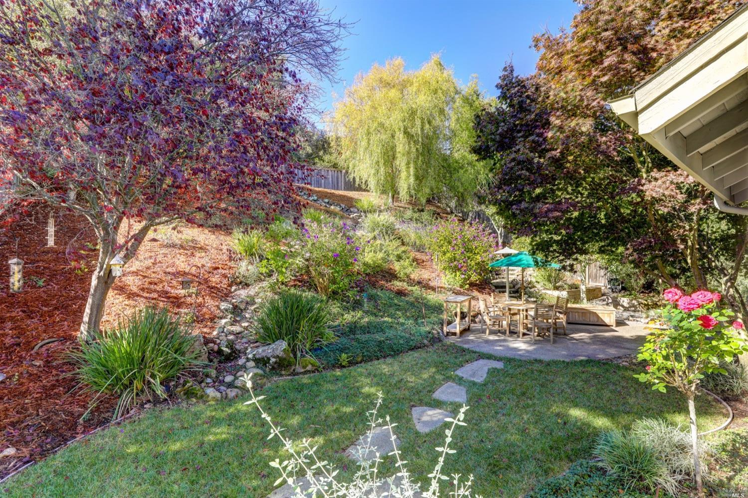 23 Meadow Ridge Dr