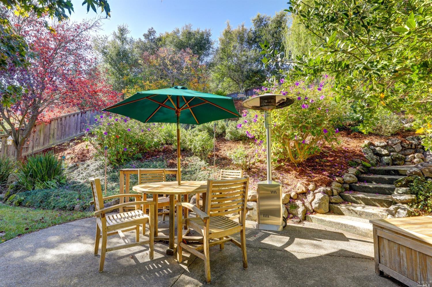 23 Meadow Ridge Dr