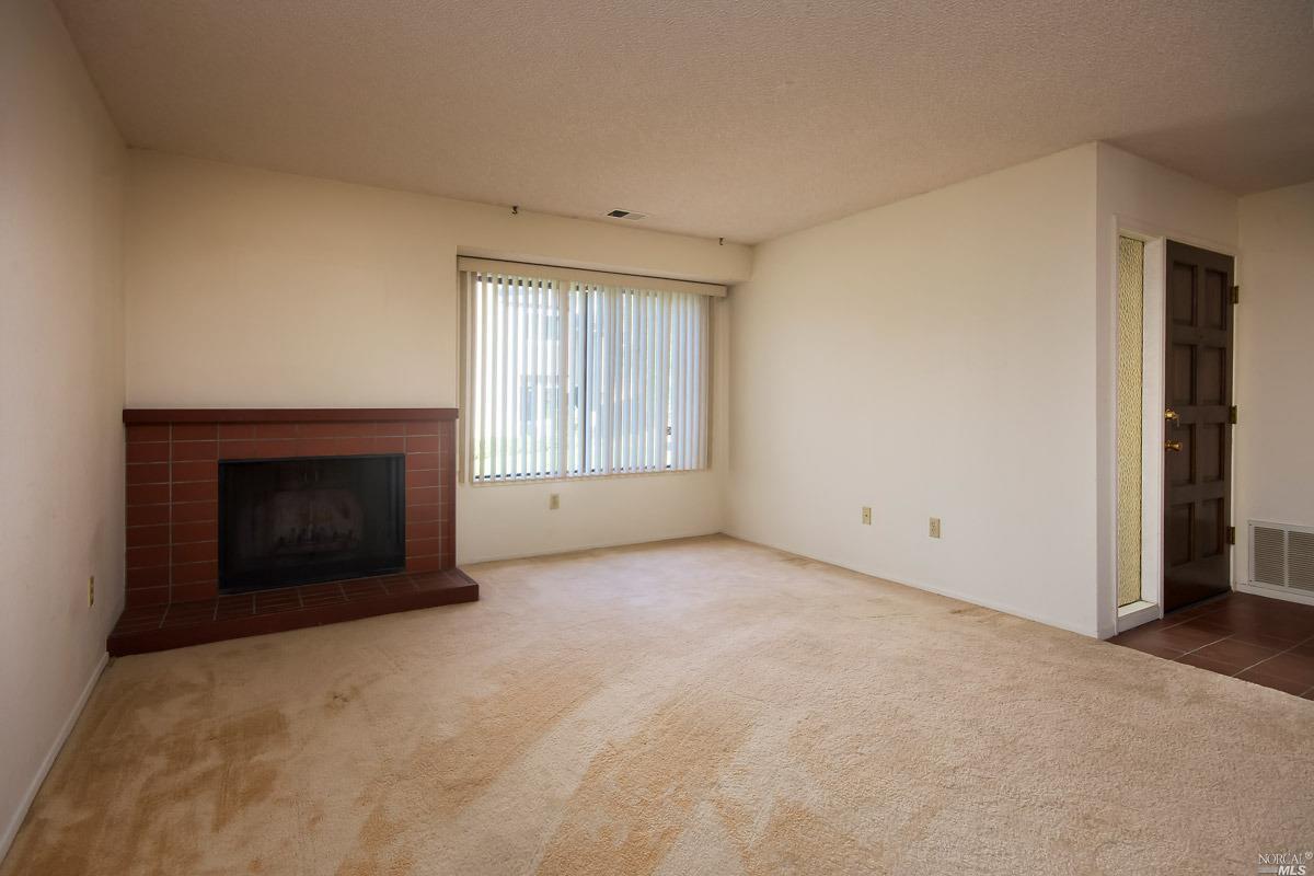 416 Village Cir
