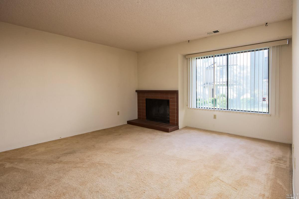 416 Village Cir