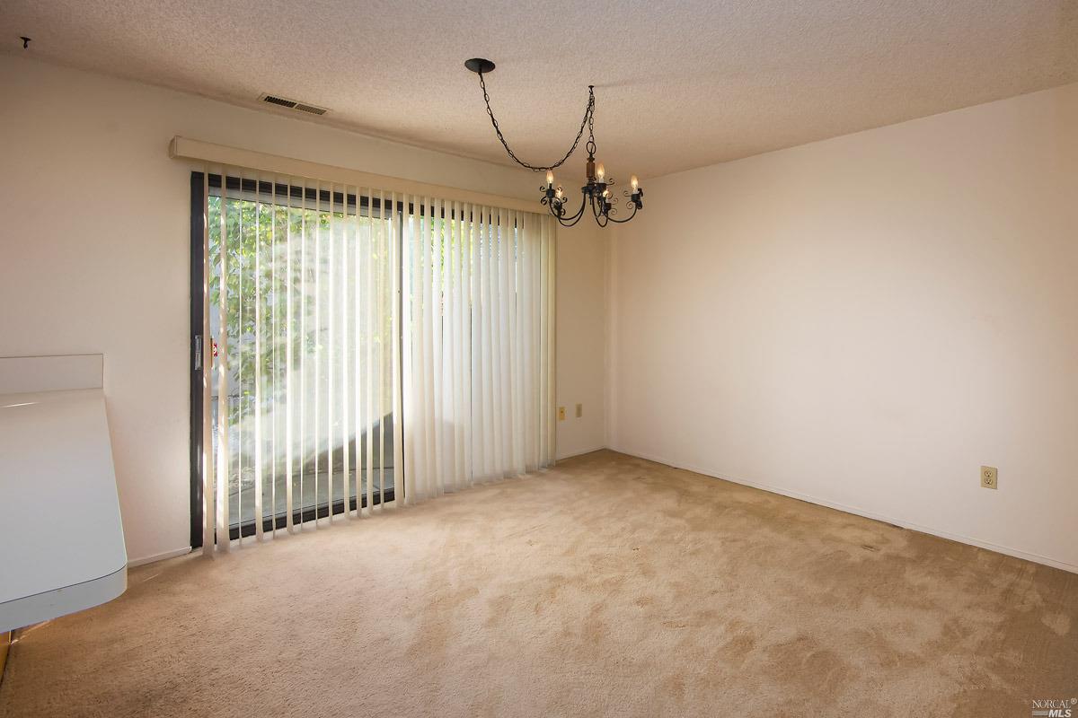 416 Village Cir