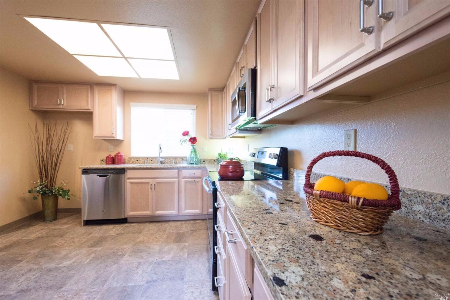9 Oak Crest Ct