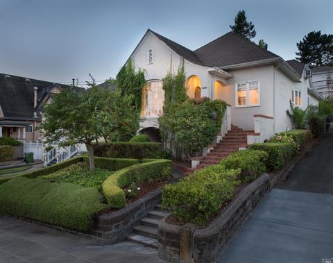 1833 Sleepy Hollow Ln