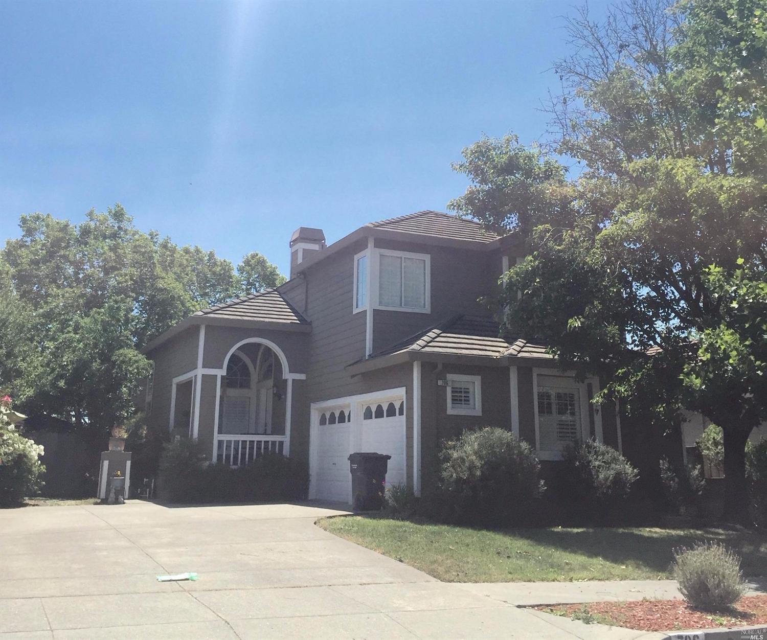 For Sale: 706 Newcastle Ct Petaluma, CA 94954