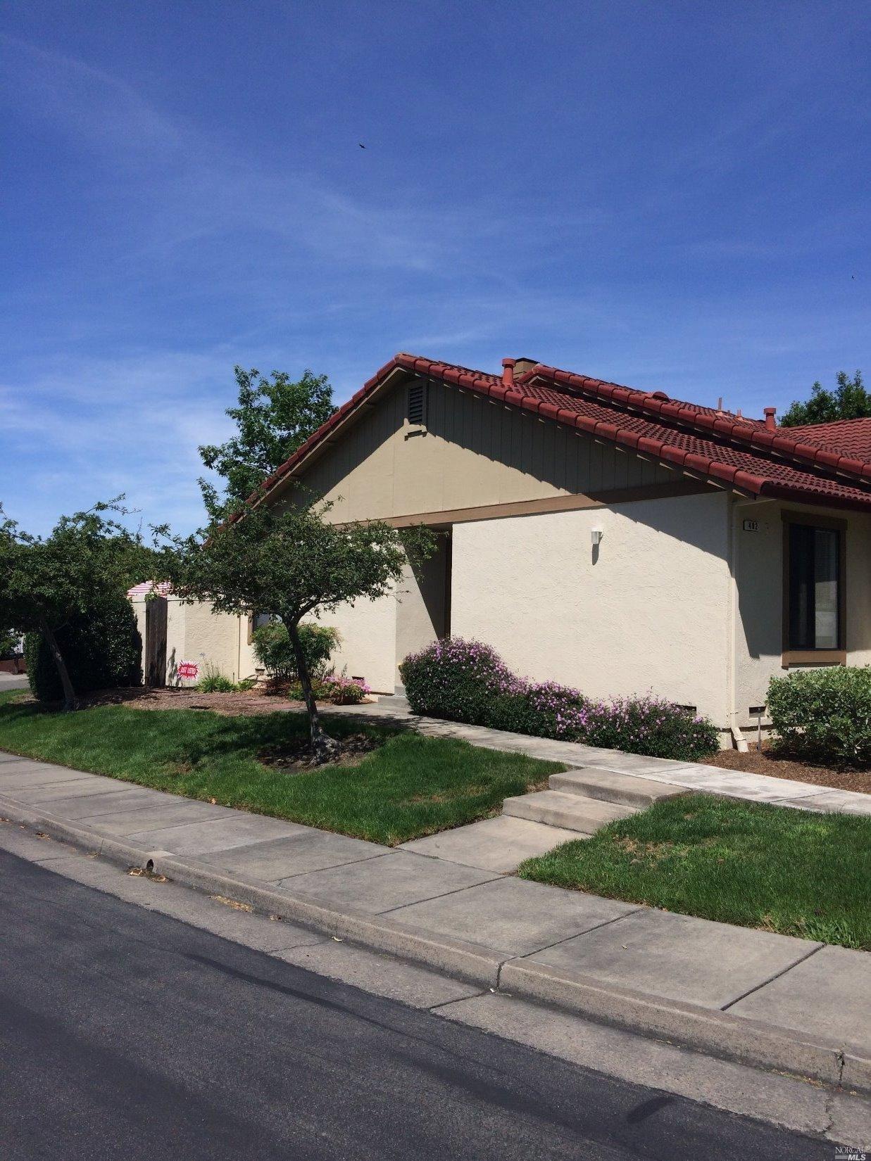 For Sale: 402 Park Place Dr Petaluma, CA 94954