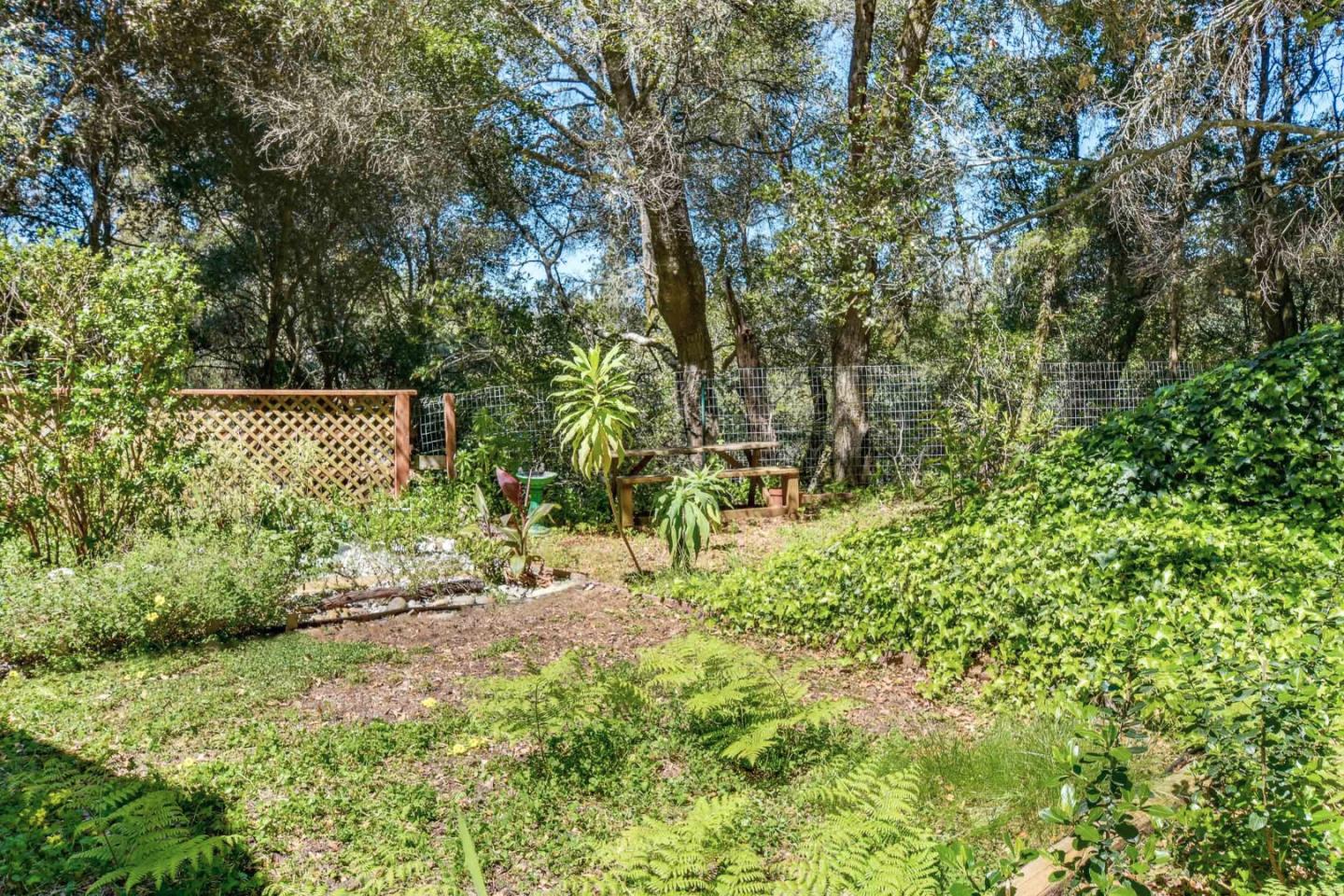 995 Old Farm Ln