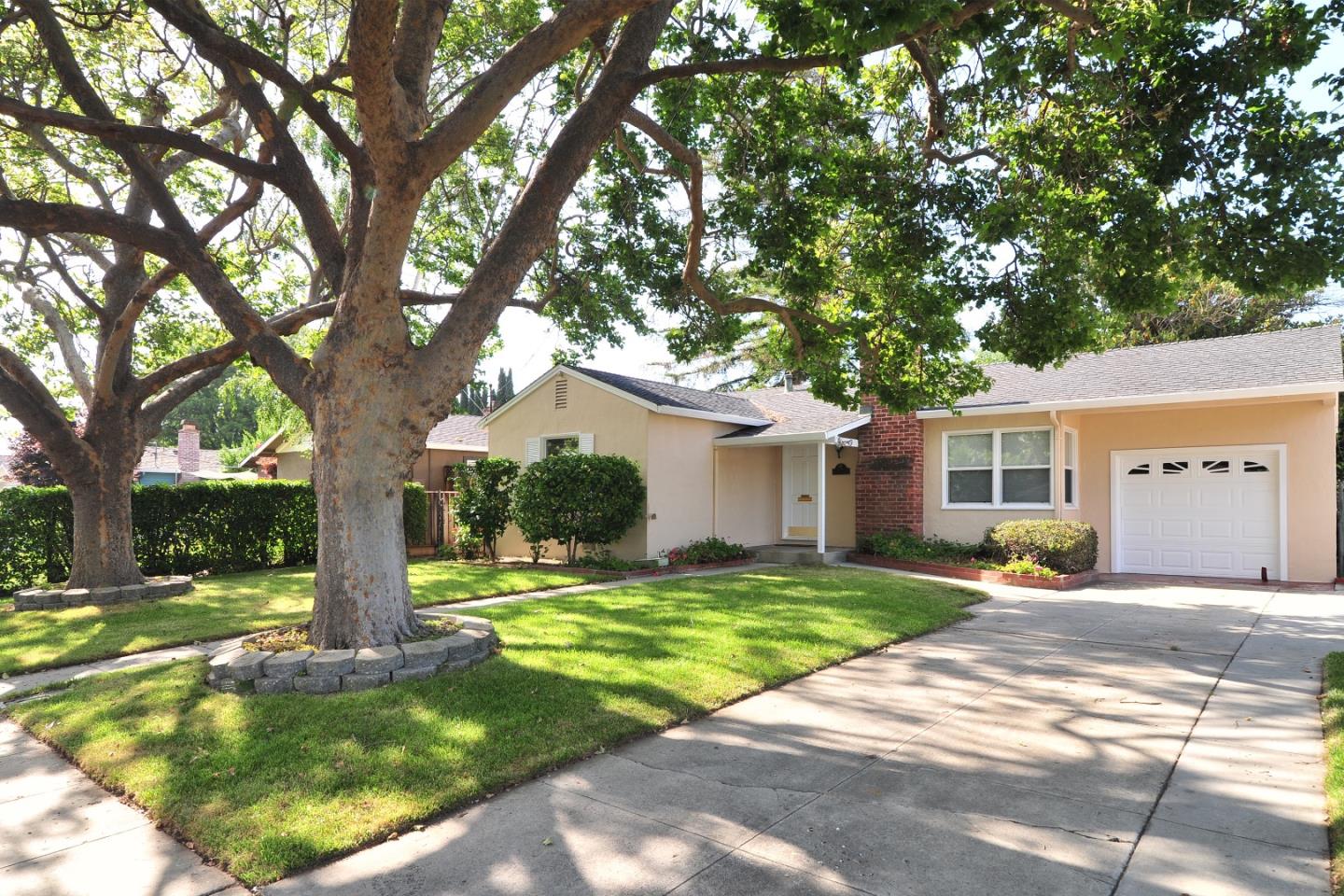 Public Record: 1136 Fewtrell Dr Campbell, CA 95008