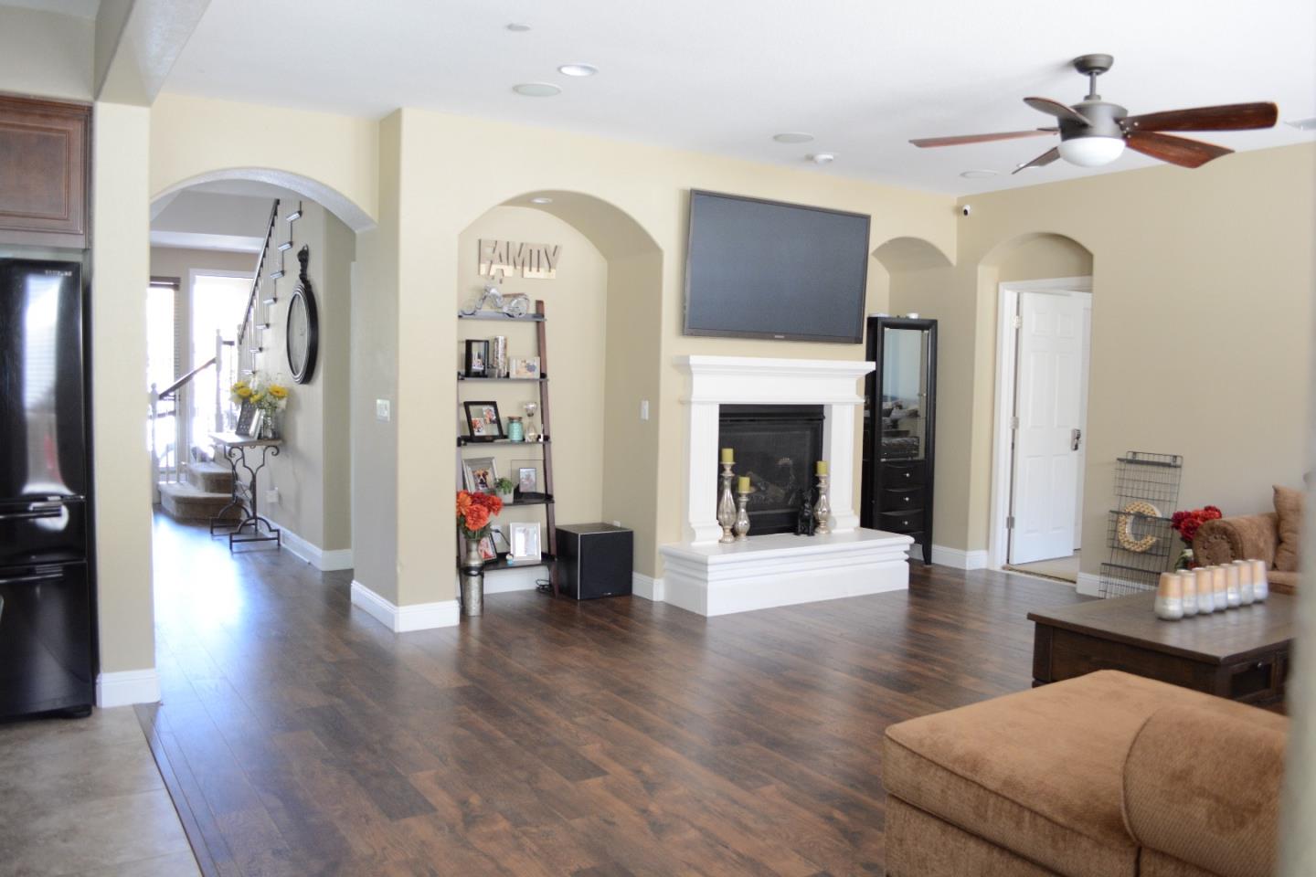 32 Caspian Way