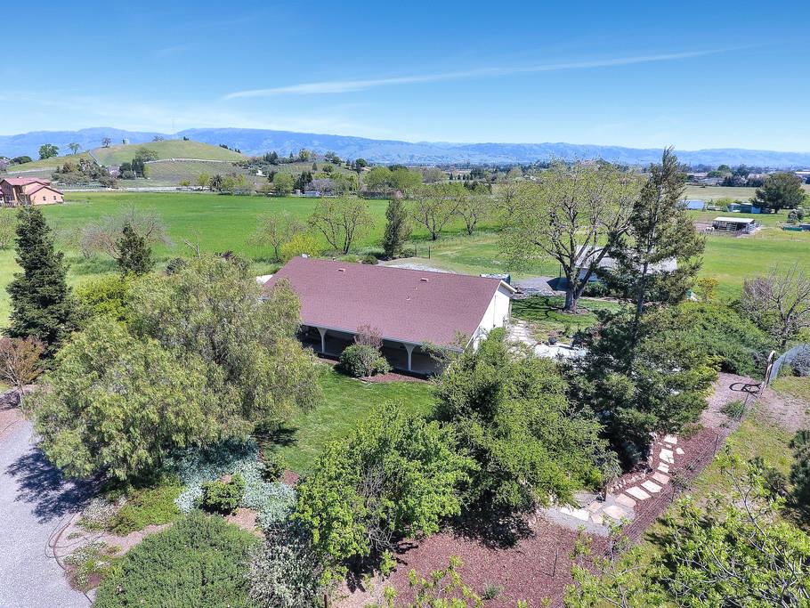 1045 Buttercup Ln