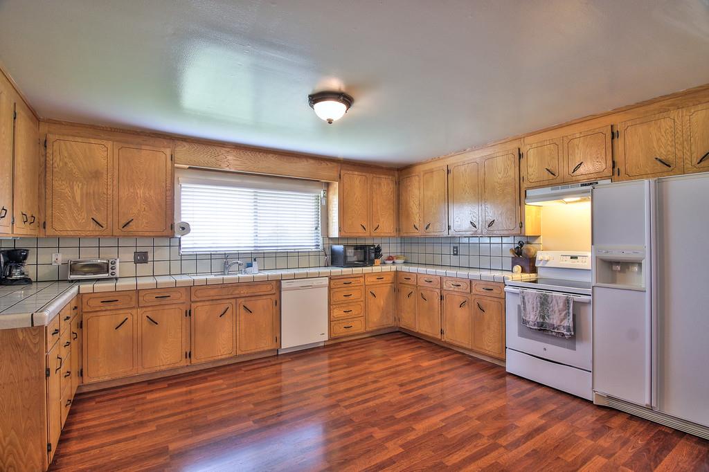 1045 Buttercup Ln