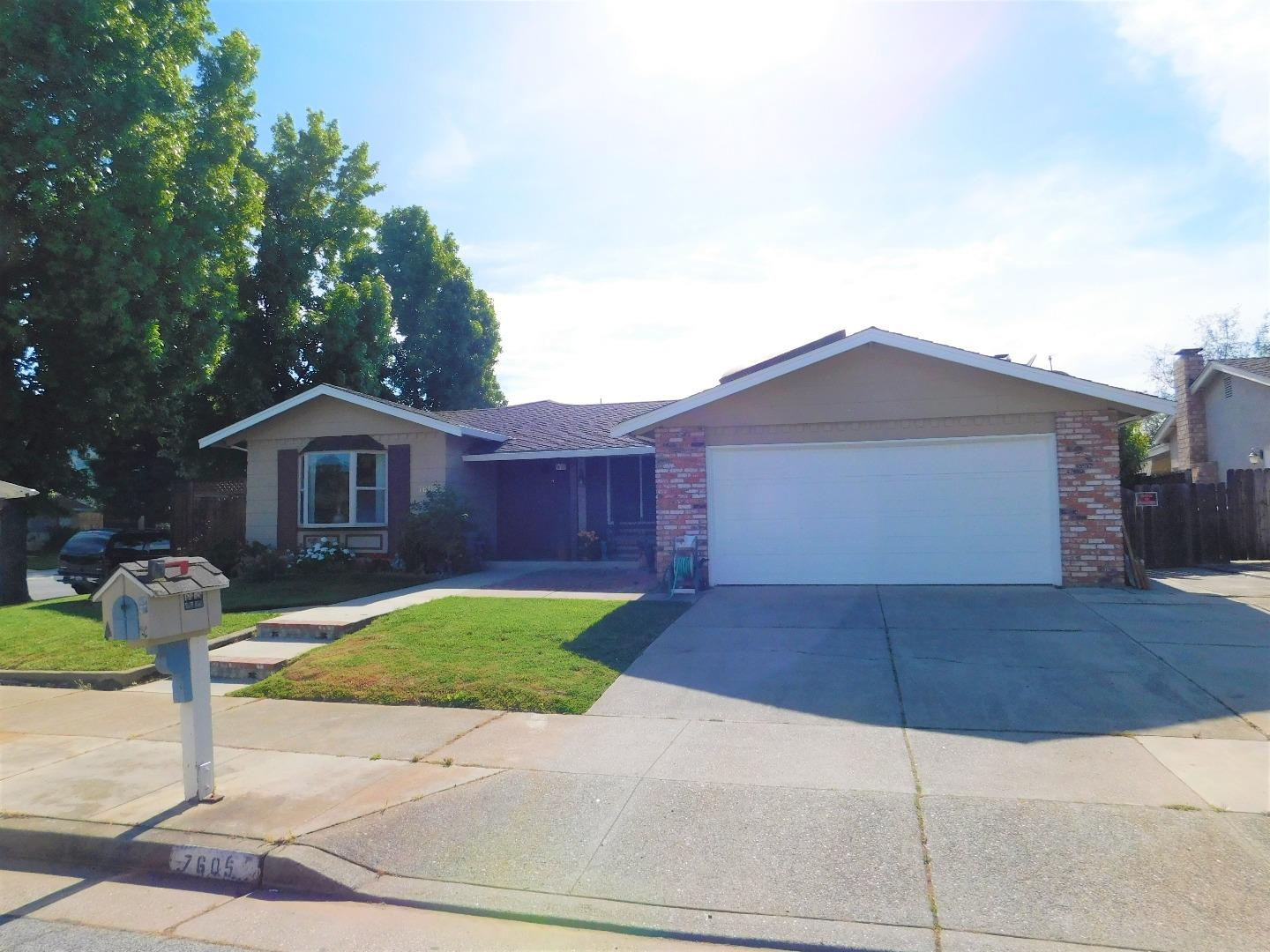 8850 Carnation Ln