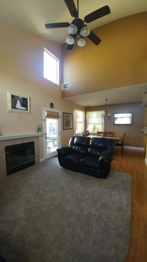 8893 Carnation Ln