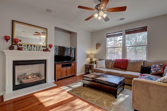 7810 Dickens Way