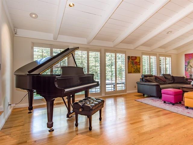 For Sale: 17582 Eaton Ln Los Gatos, CA 95030