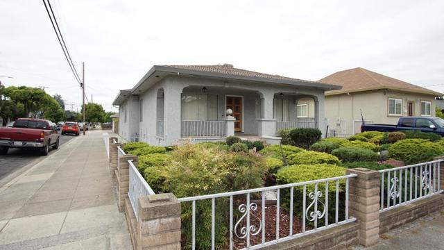 5885 Redwood Retreat Rd