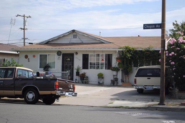 2718 Chopin Ave