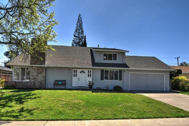 1880 Crestmont Dr