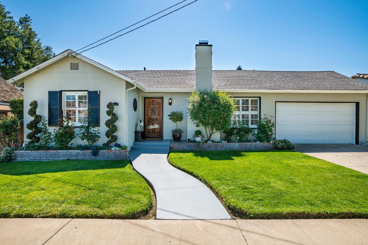 1136 Lincoln Ct