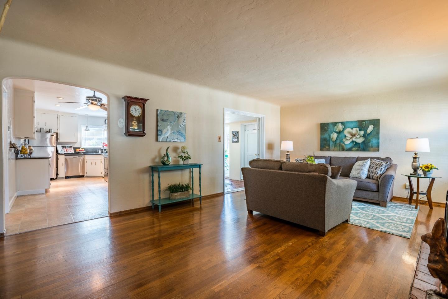 1136 Lincoln Ct