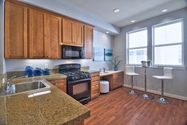 220 Kentdale Pl