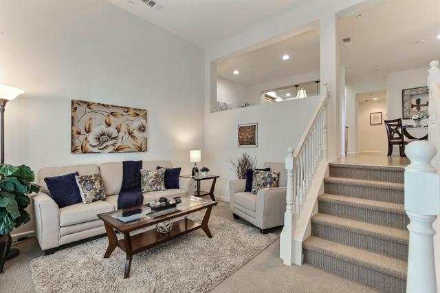 2458 Old Elm Ct
