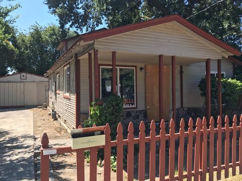 420 E Mariposa Ave