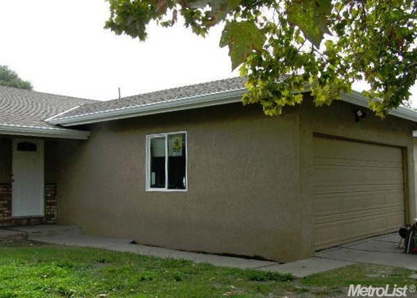 2738 E Anita St