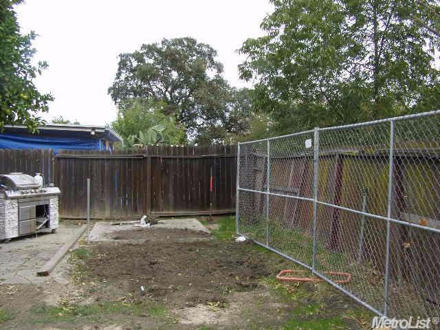 2738 E Anita St