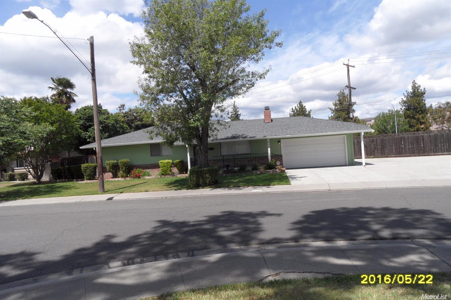 For Sale: 405 W Pardee Ln Stockton, CA 95207