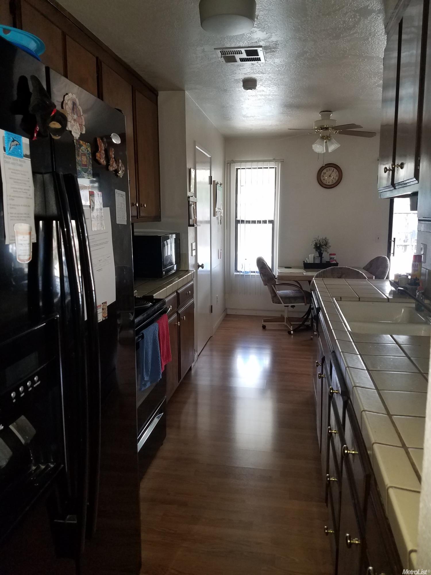 2715 Twin Lakes Ct