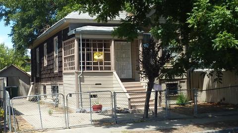 2003 E Harding