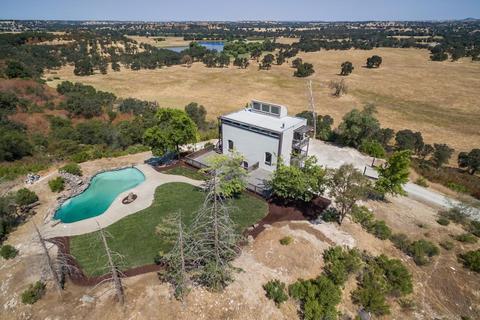5201 Laguna Oaks Dr #29