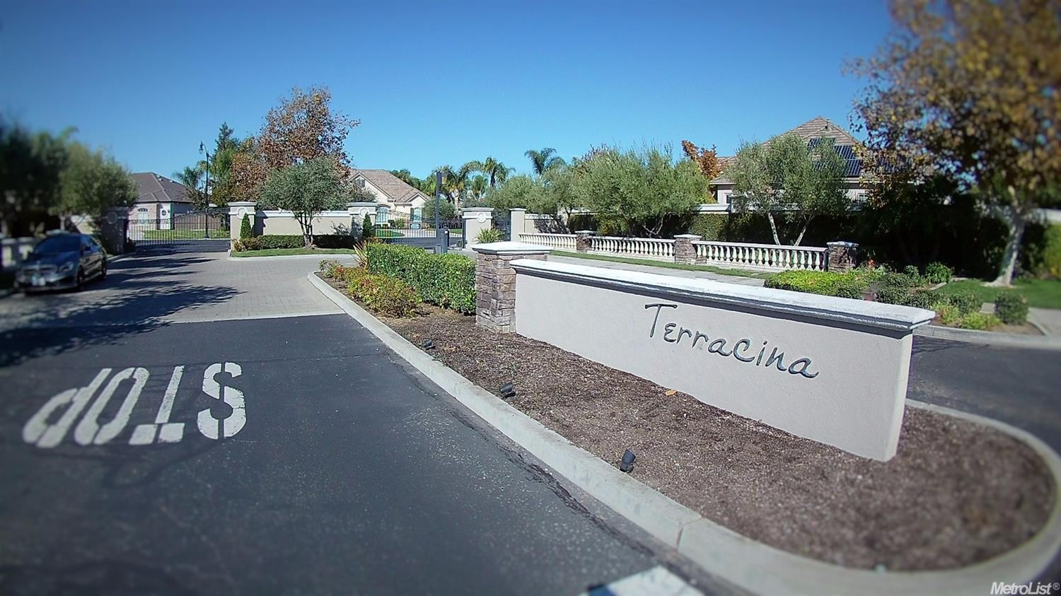1564 Terracina Cir