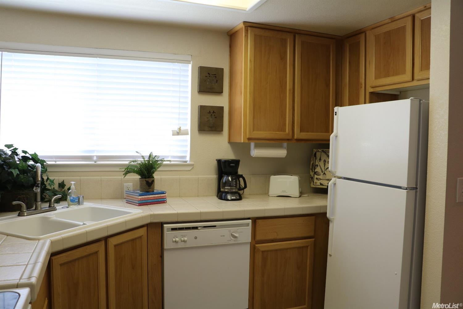 For Sale: 584 Pirinen Ln #E Modesto, CA 95354