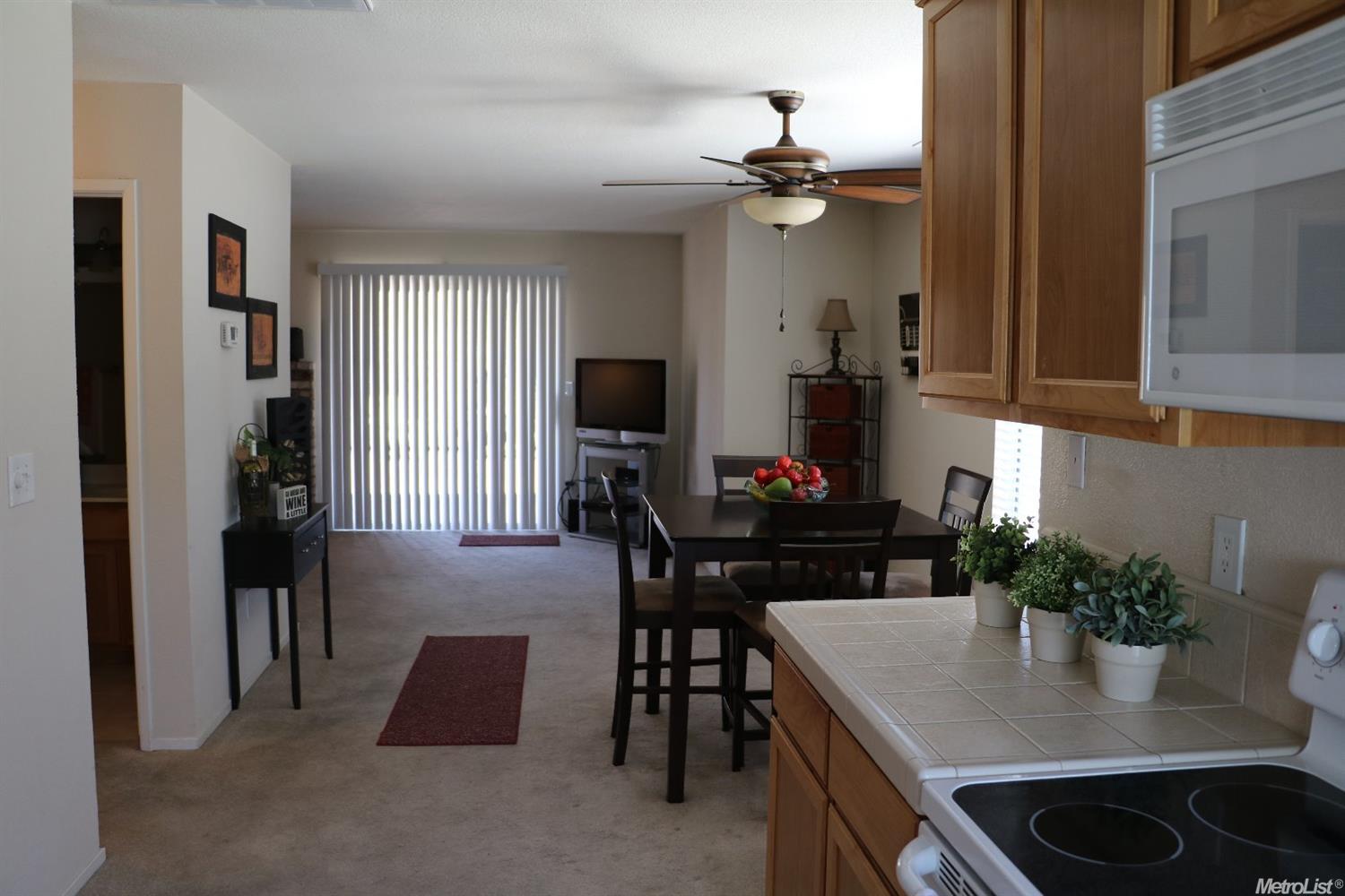 For Sale: 584 Pirinen Ln #E Modesto, CA 95354