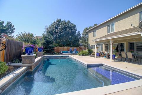 1800 Vanowen Ct