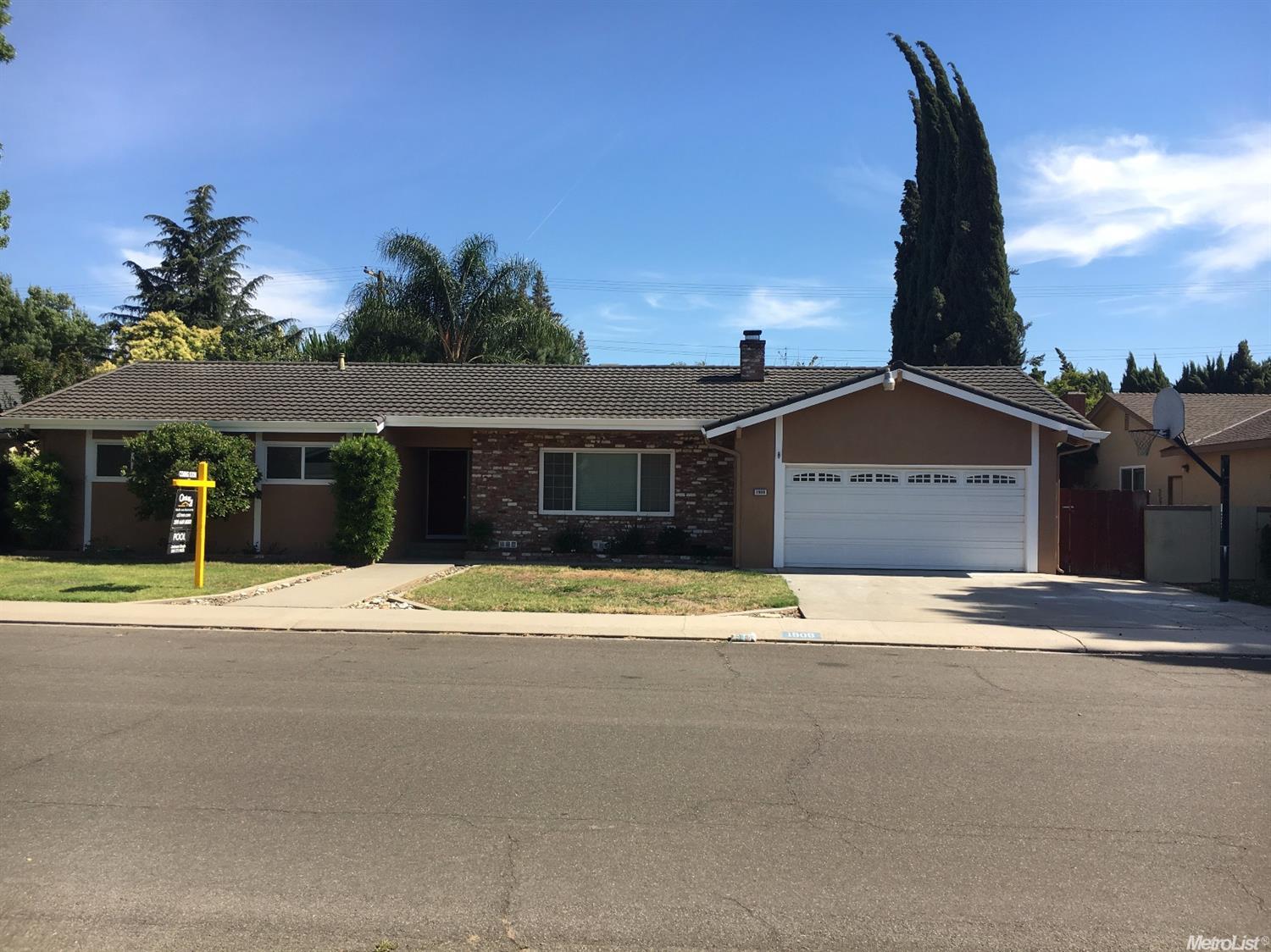 For Sale: 1908 Fallon Ln Modesto, CA 95355