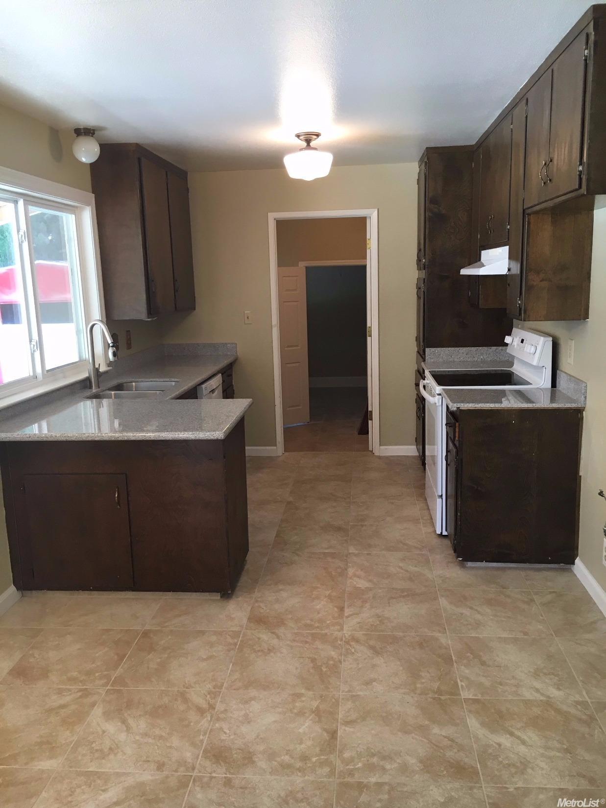 For Sale: 1908 Fallon Ln Modesto, CA 95355