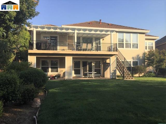 1077 Shoreline Dr