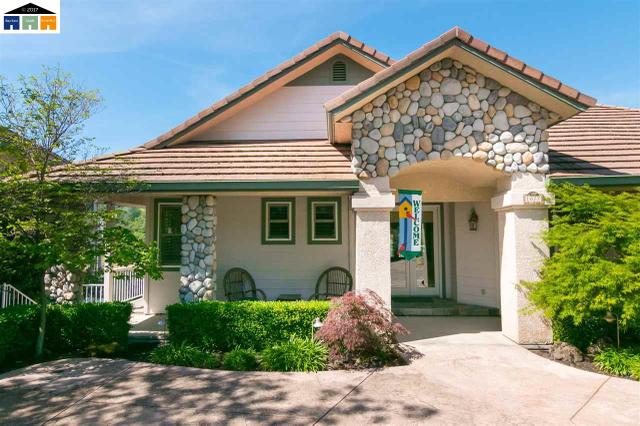 1077 Shoreline Dr