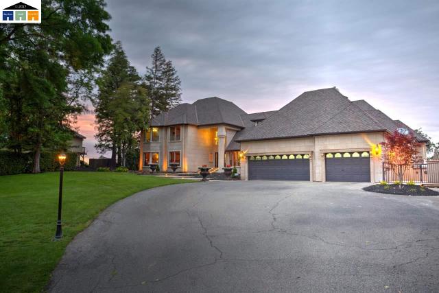 1077 Shoreline Dr