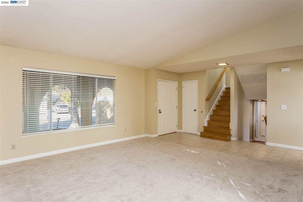 735 W Beverly Pl